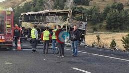 Soňky habar: Denizlide ýolagçy awtobusy ýakyldy!
<img data-src = 