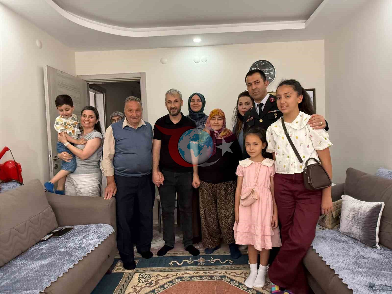 Manisa'da Bayramda Şehit Ailelerine Anlamlı Ziyaretler