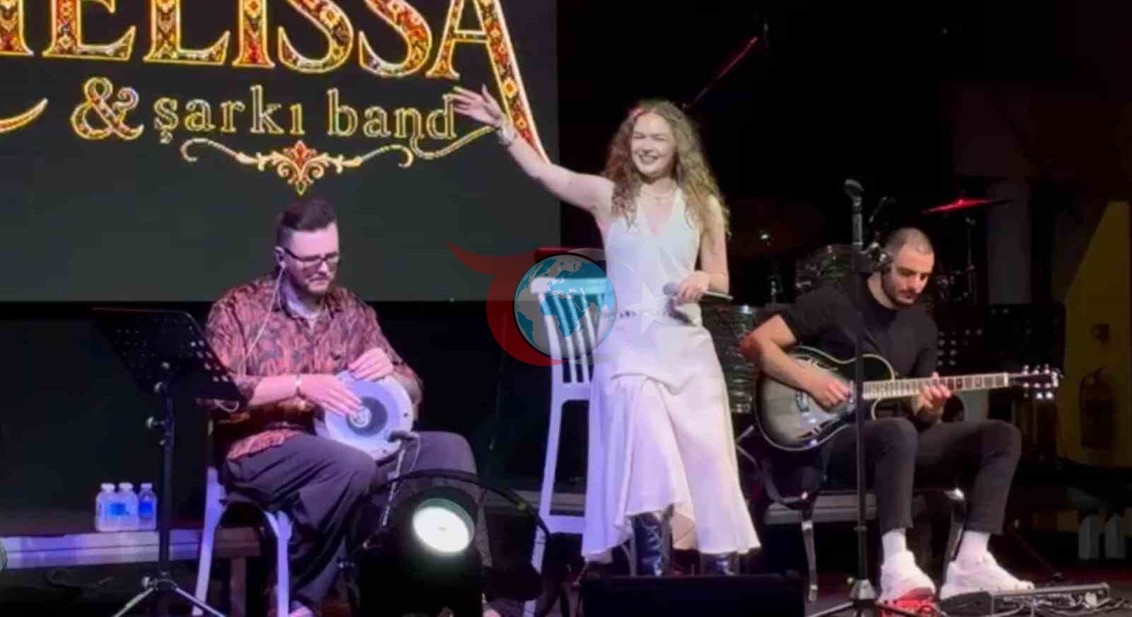 Rumıniyalı rəssam Amelissa Bodrumda səhnəyə çıxıb
