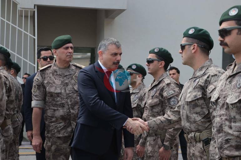 Bakan Çiftçi, özel harekat polisleriyle bayramlaştı