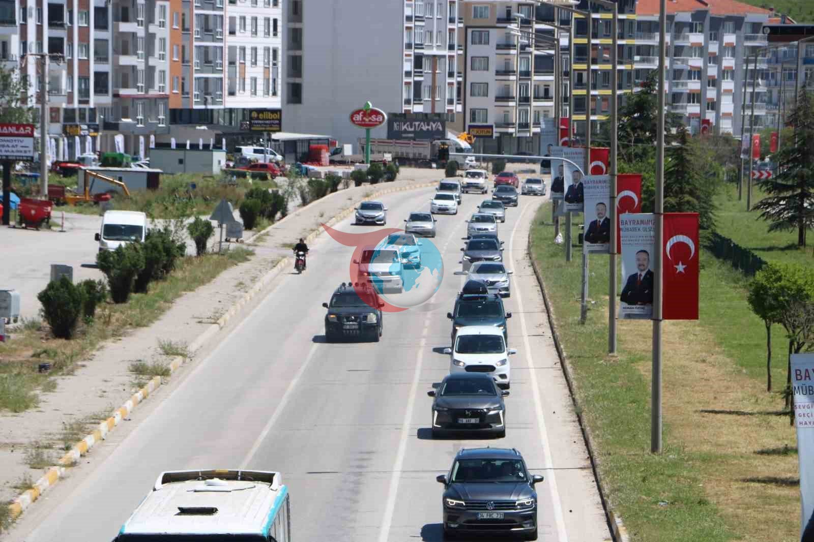 Afyonkarahisar-Antalya Yolunda Tatilci Trafiği Yoğunlaştı
