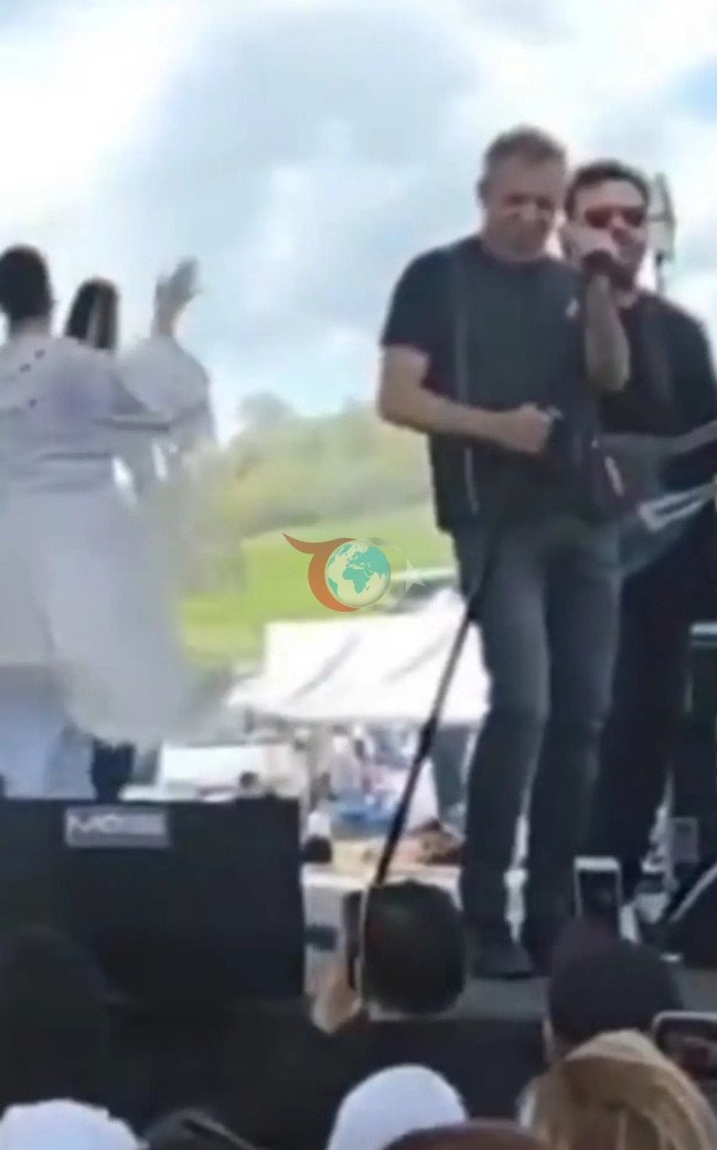 Haluk Levent konser sırasında rahatsızlandı! Hayranlarını korkuttu - Resim : 1