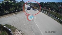 Antaliyada qo'rqinchli lahzalar! Ular traktor ostida qolishdan bir soniyada qutulib qolishdi.
<img data-src=