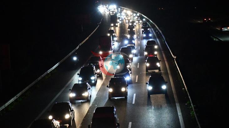 Bayram Dönüşünde İstanbul Yönünde Trafik Yoğunluğu Artıyor