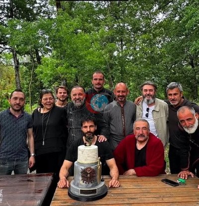Serkan Çayoğlu&rsquo;na sette sürpriz yaş günü kutlaması