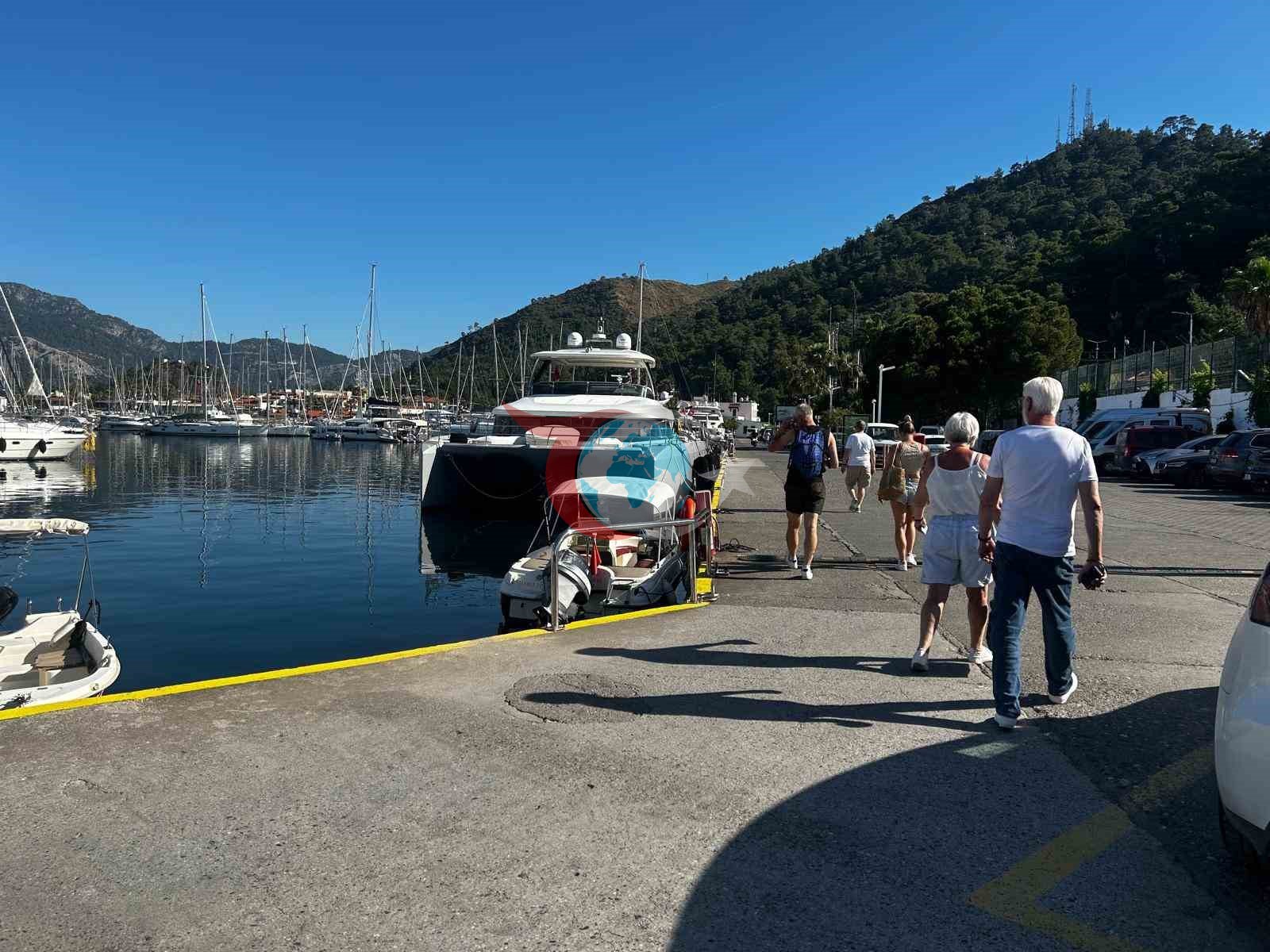 Dev gemi 2 bin500 yolcusu ile Marmaris Limanı&rsquo;na demirledi