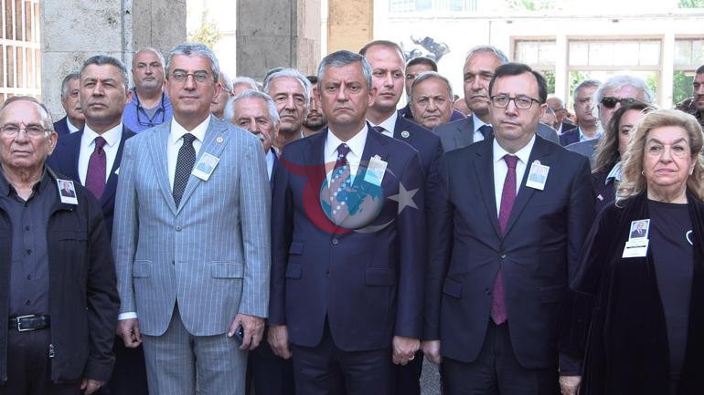 Özgür Özel: Olağanüstü kurultay için imza süreci başlatıldı