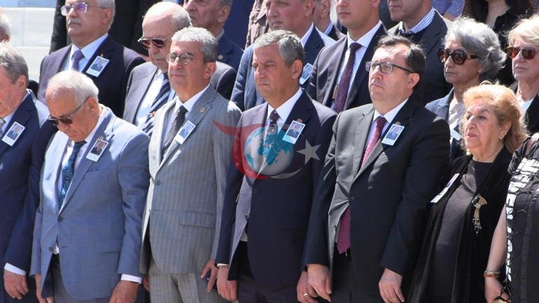 Özgür Özel: Olağanüstü kurultay için imza süreci başlatıldı