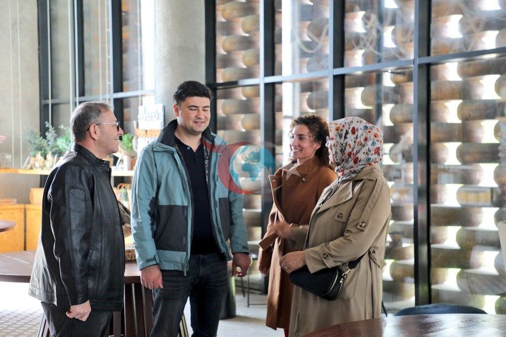 Vali Polat bu kez rehber oldu: Kars&rsquo;ı adım adım anlattı, Peynir Müzesi&rsquo;ni gezdirdi