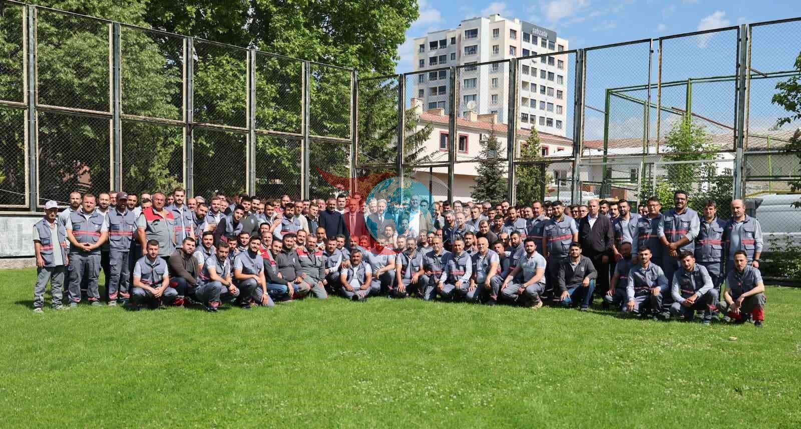 Başkan Palancıoğlu, mesaiye personel ile bayramlaşarak başladı