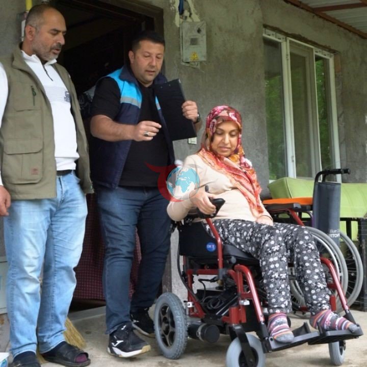 Büyükşehir Belediyesi&rsquo;nden engelli bireylere akülü sandalye desteği