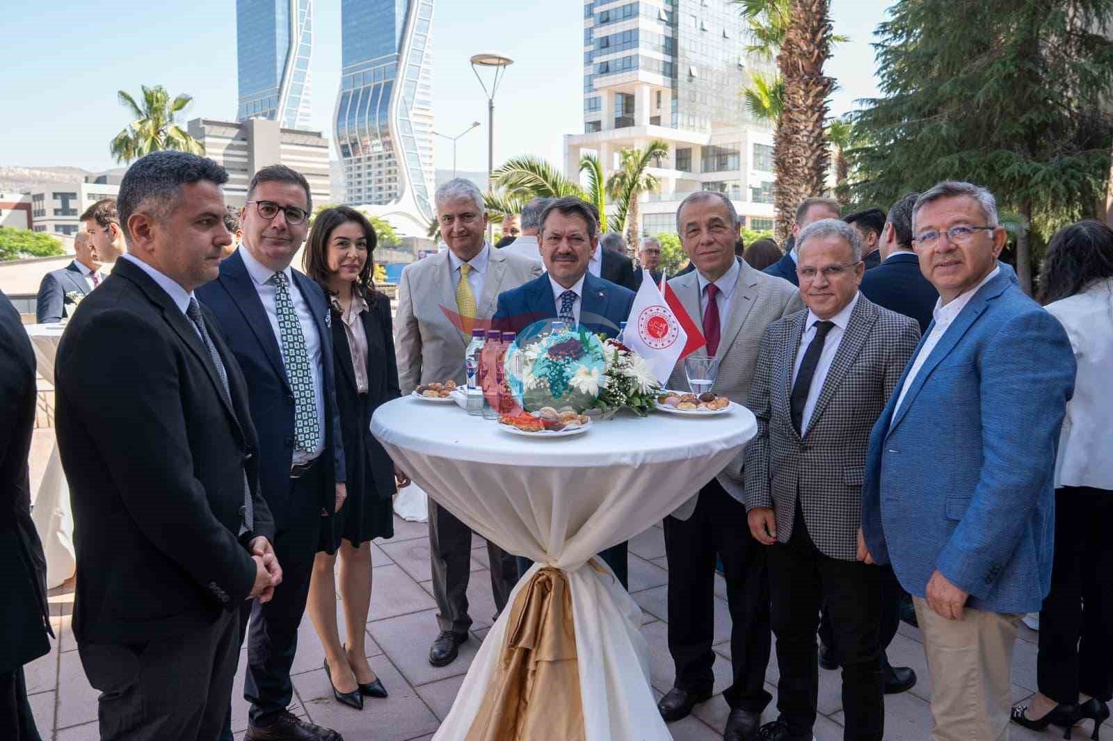İzmir Adliyesi'nde Bayram Coşkusu: Protokol ve Personel Buluşması