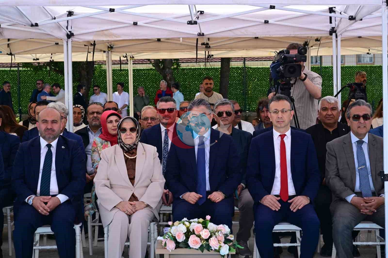 Cevat Ünügür İbtidai məktəbi ilə birlikdə 