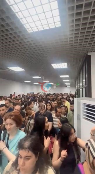 02 mindən çox nəqliyyat vasitəsi keçib