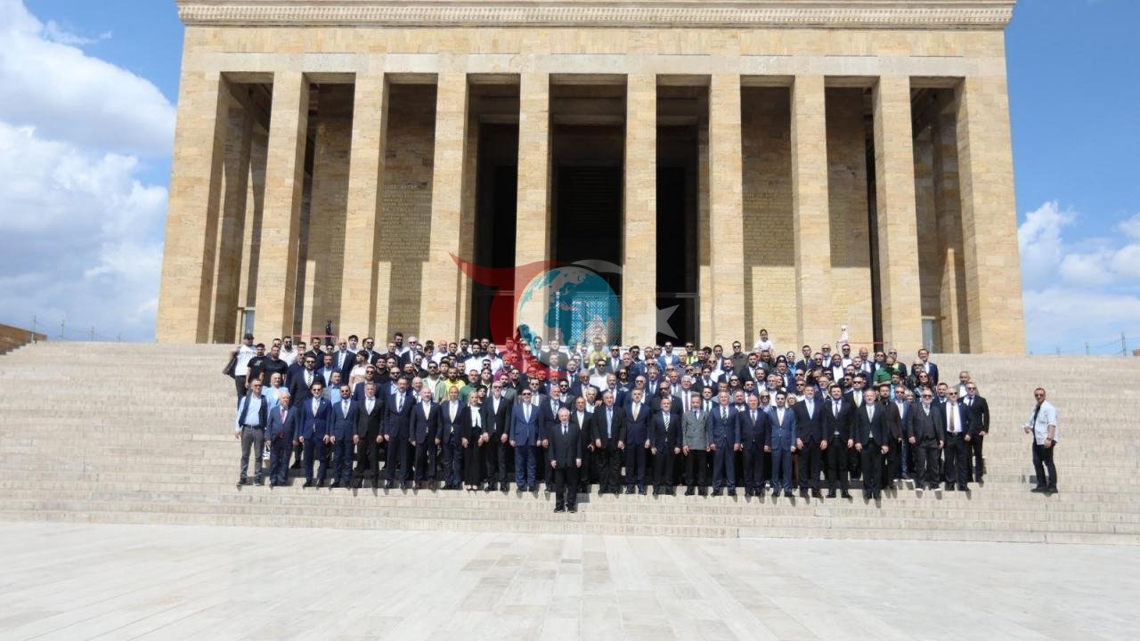 Aziz Yıldırımdan Anıtkabirə Mənalı Ziyarət