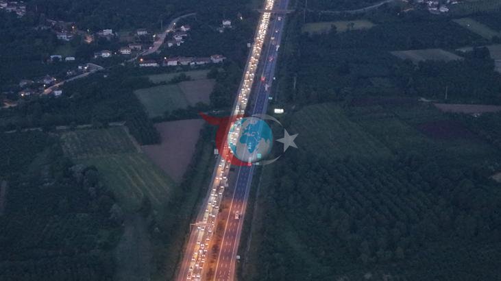 Bayram Dönüşü İstanbul Yönünde Otoyol Trafiği Kilitlendi