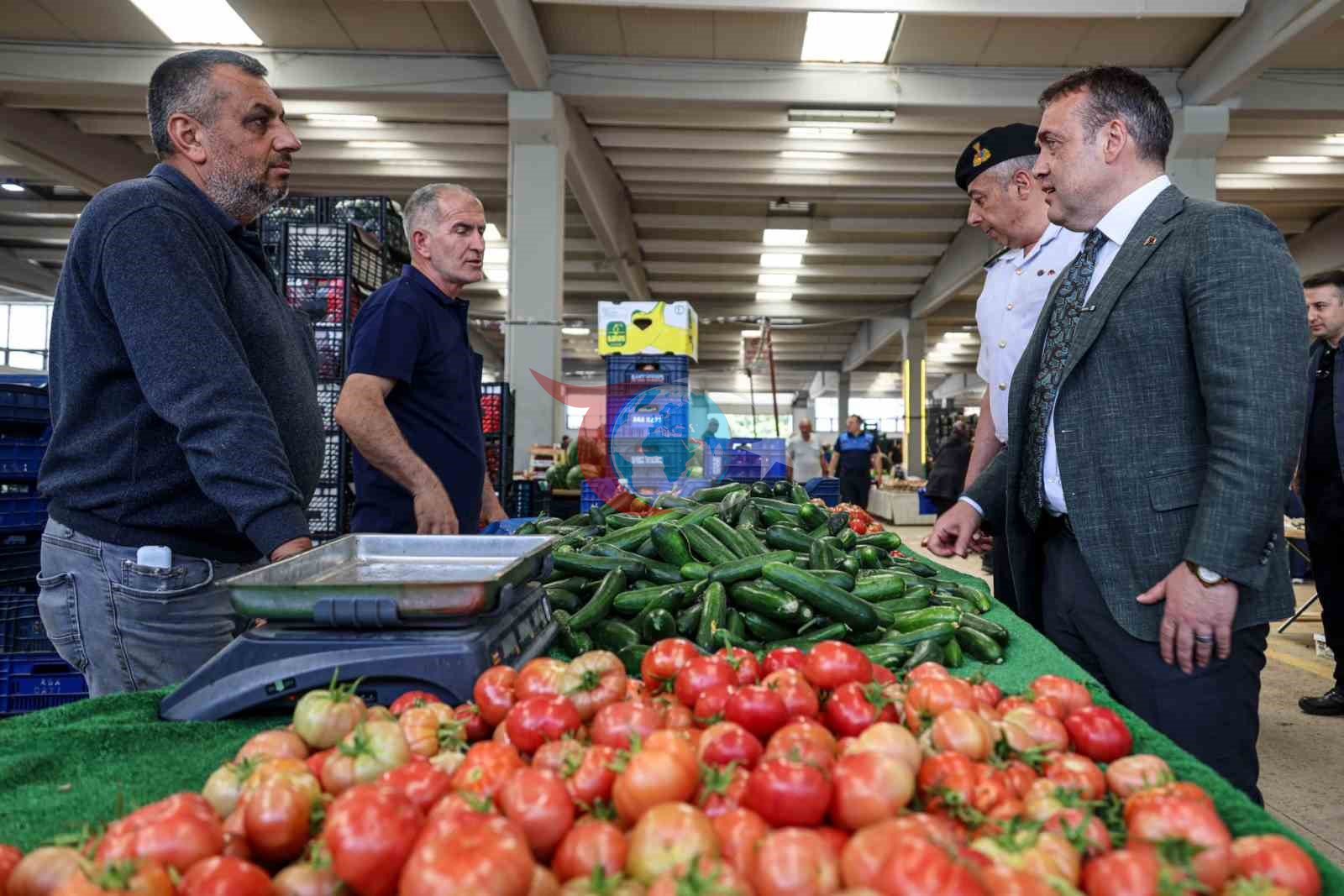 Vali Sözer, bağlı bazarı tək-tək ziyarət etdi.