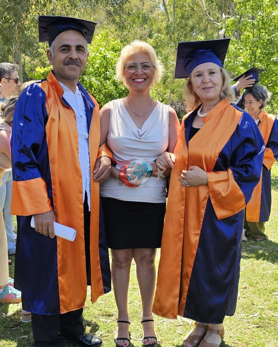 mon Frezek University Graduation cerezey holdning
