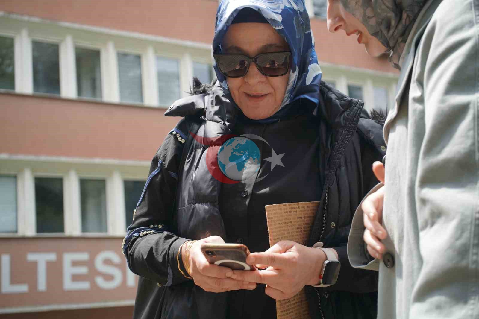 İki çocuk annesi, kızının 