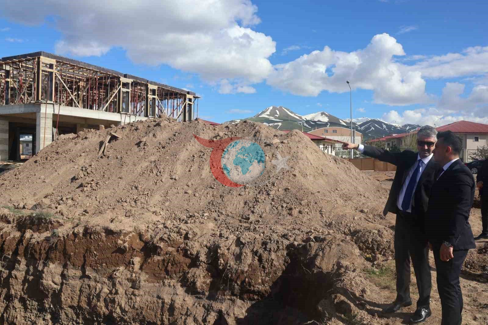 Bakan Yardımcısı Tarıkdaroğlu, huzurevi projesini yerinde inceledi