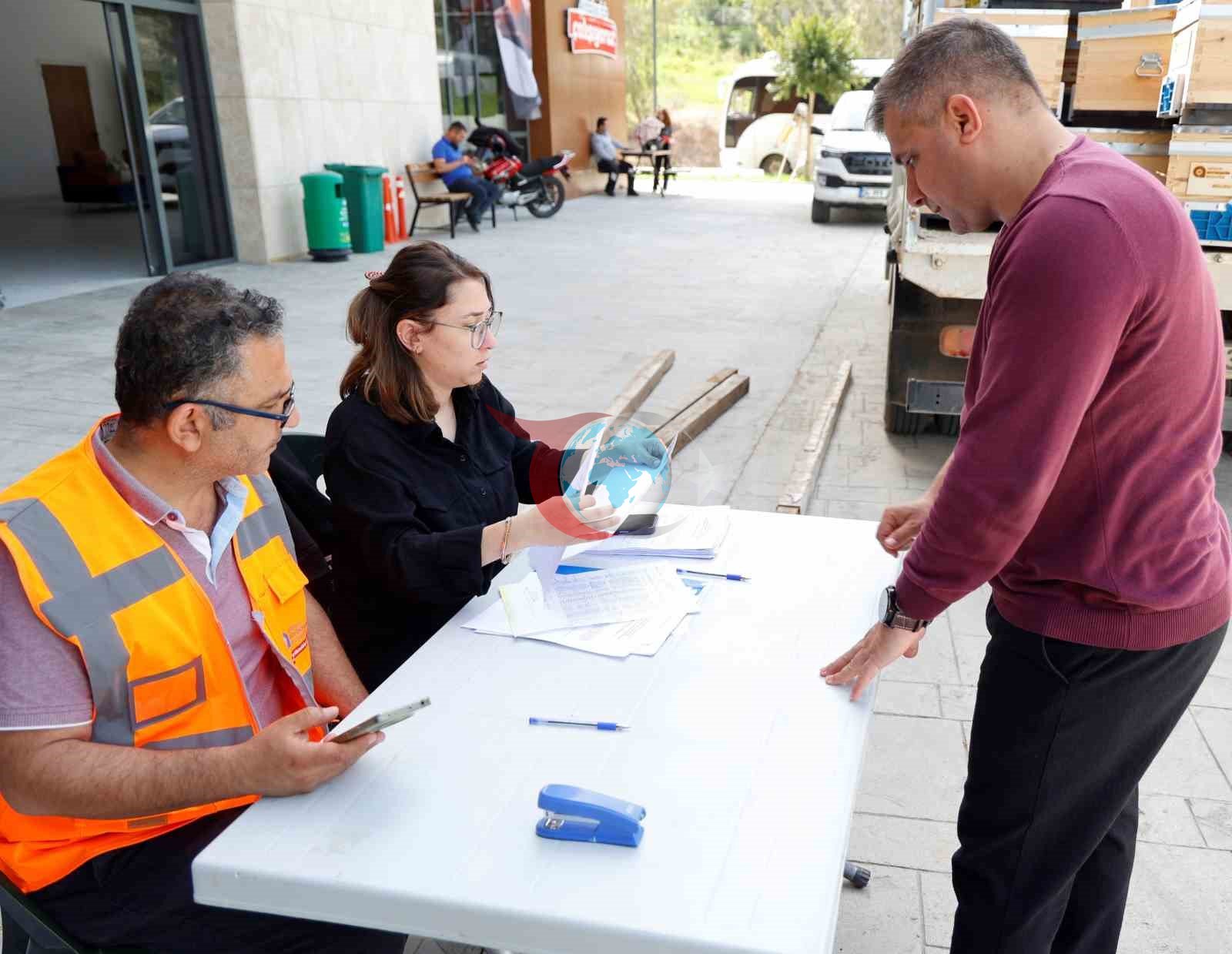 Büyükşehir’in arı kovanı destekleri devam ediyor