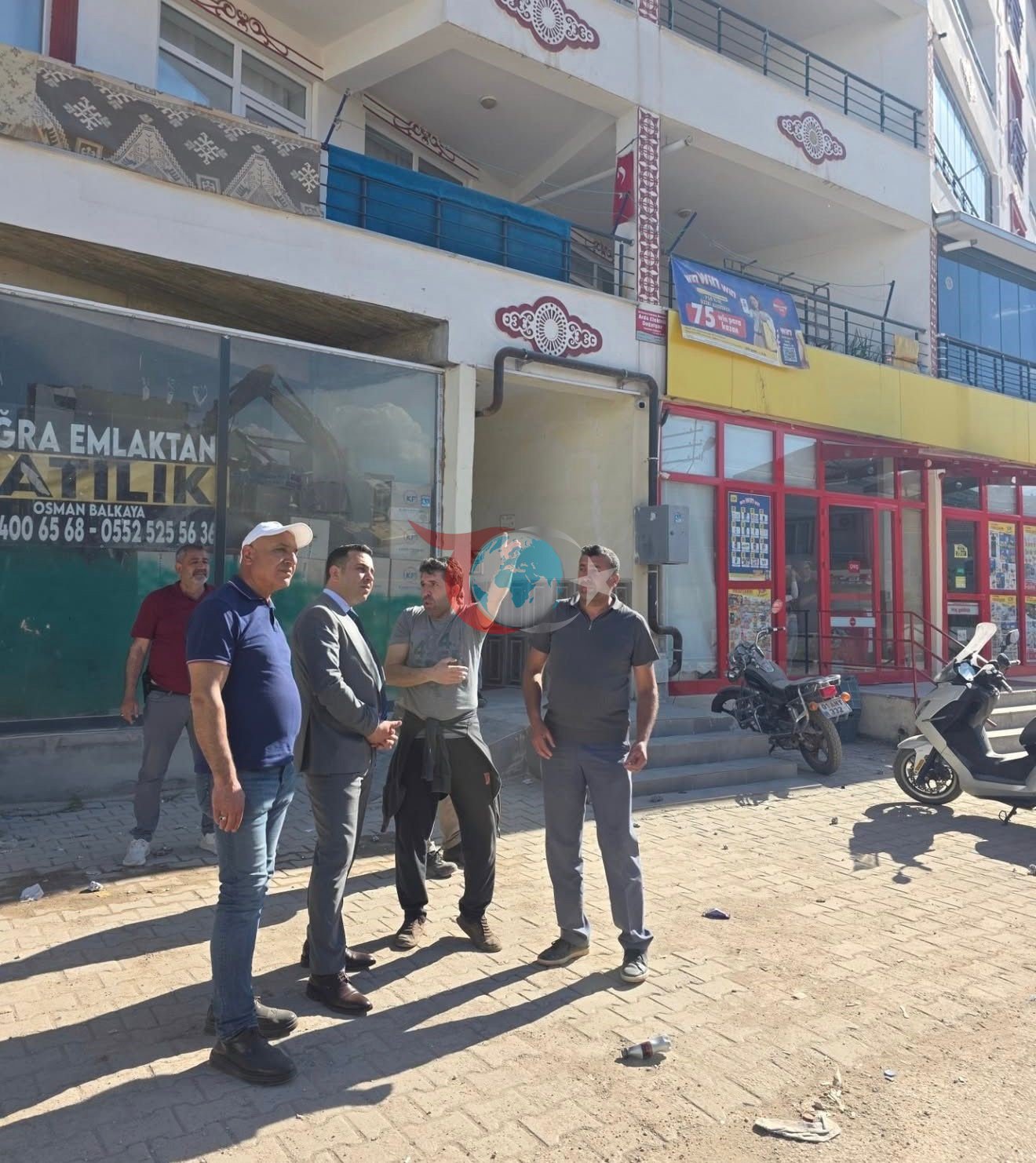 Gölbaşı'nda Hasarlı Binaların Yıkımı Devam Ediyor