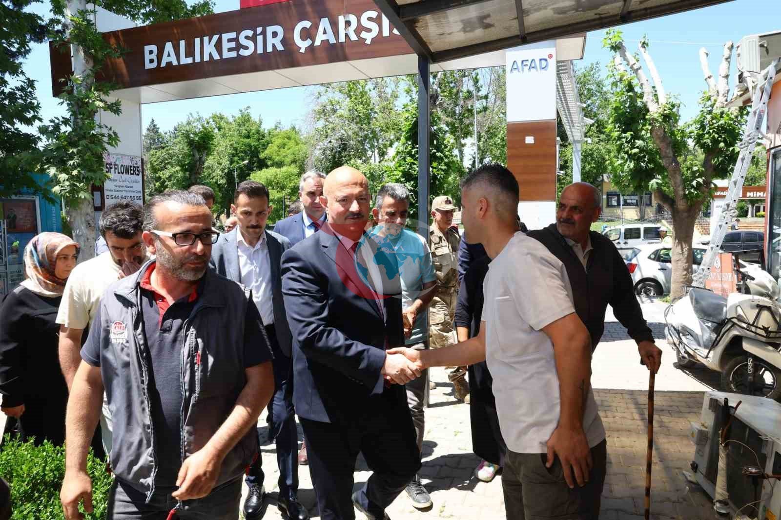 Vali Küçük, Balıkesir Çarşısı&rsquo;nda esnaf ve vatandaşlarla buluştu