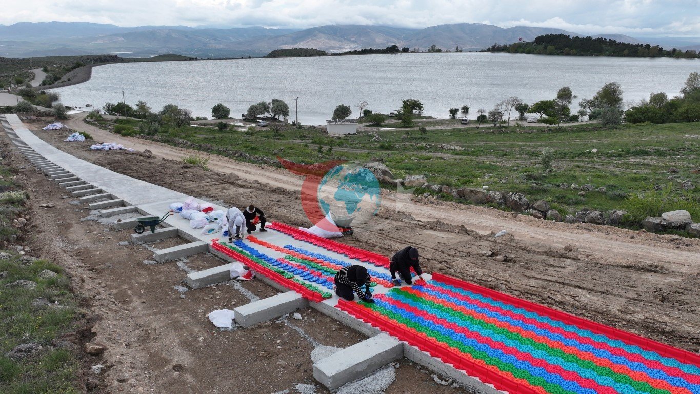 Gebere'de Türkiye'nin En Uzun Renkli Kaydırağı Açılıyor