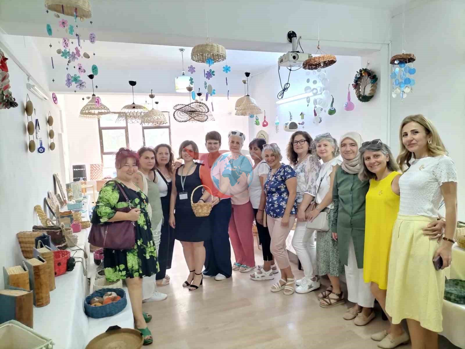 Köyceğiz'de Atık Kağıtlar Sanatla Buluşuyor