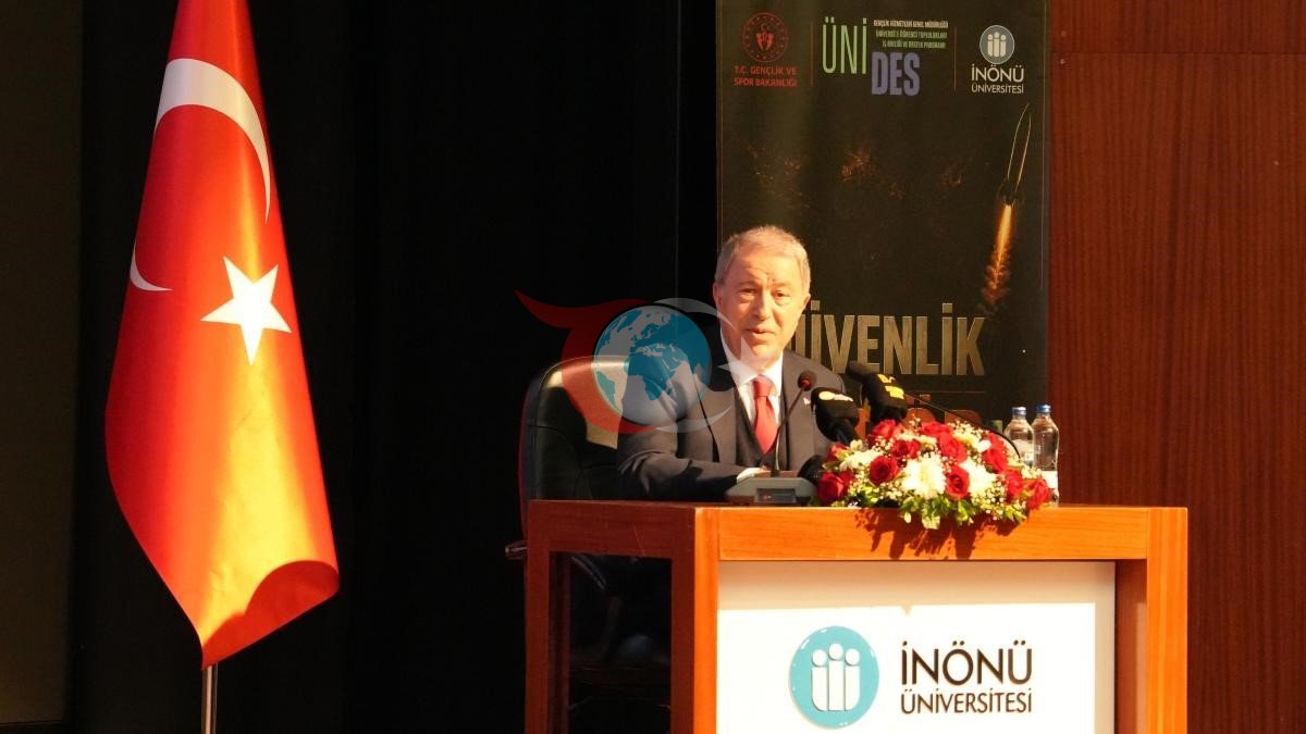 Hulusi Akar, Malatya'da Öğrencilerle Güvenlik Konferansında Buluştu