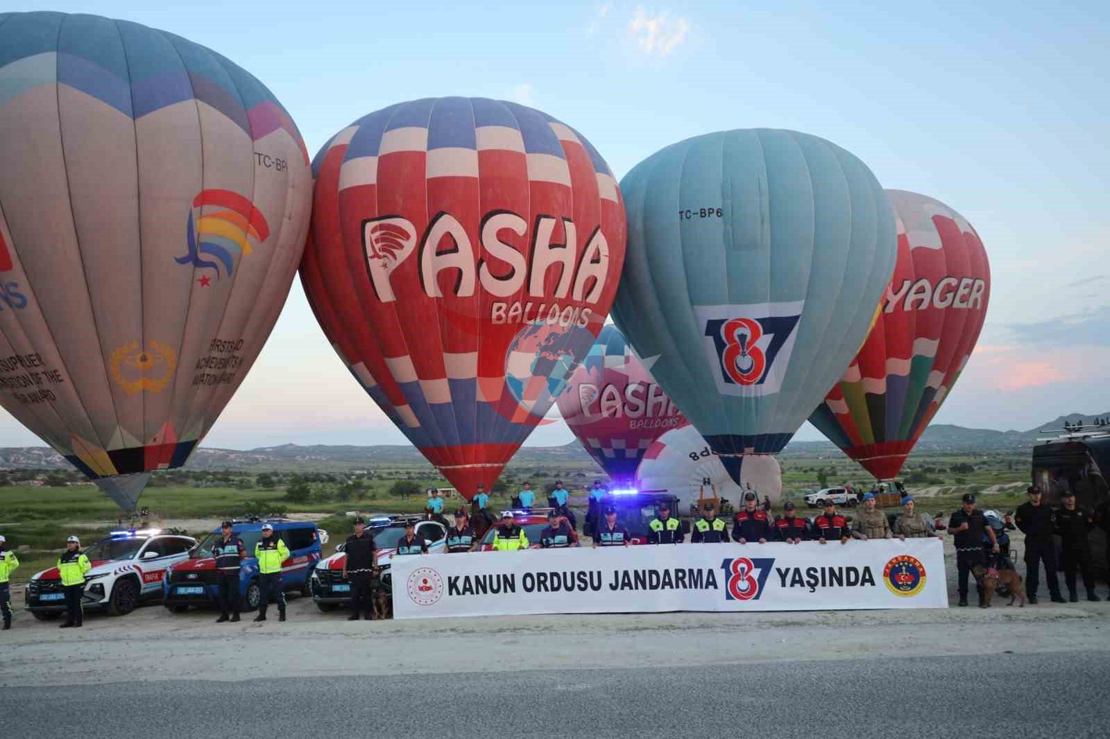 Kapadokya'da JÖAK'tan Büyüleyici Hava Gösterisi