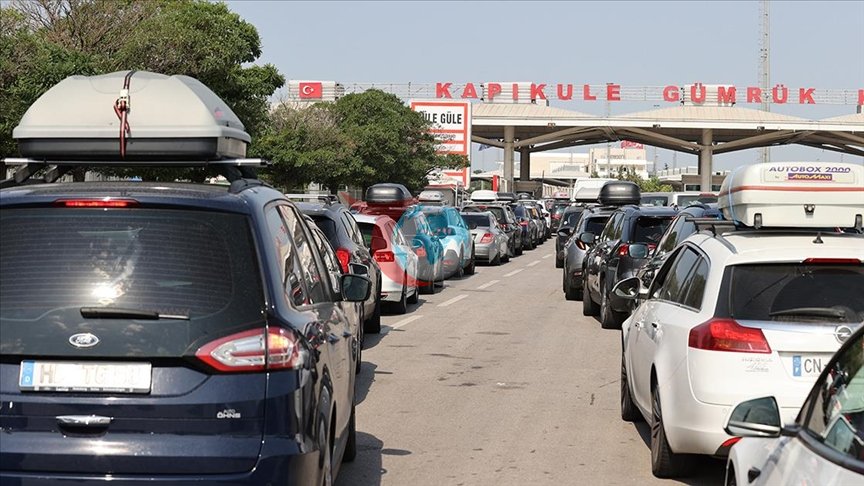 Avrupa Sınır Kapılarında Bayram Yoğunluğu: Araç Girişlerinde Zirve
