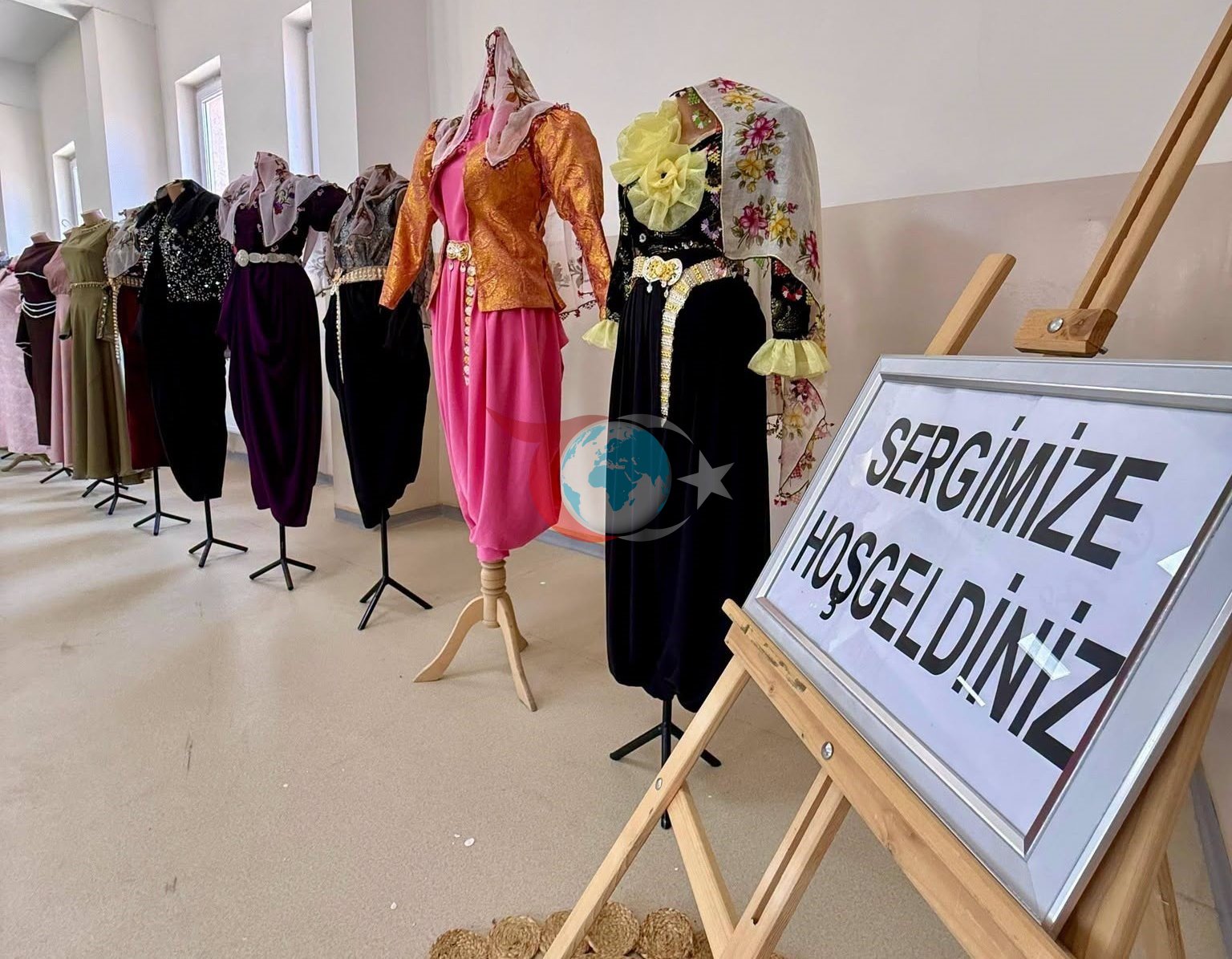 Geýim sergisi Hisarczyk Garaşylýanlar </h2> <p> Etrapda geçiriljek şeýle çäreleriň geljekde has giň gerimde dowam etmegine garaşylýar. Jemgyýetçilik bilim merkezleriniň şeýle guramalary okuwçylaryň höwesini artdyrýar we jemgyýeti birleşdirip jemgyýetçilik gatnaşyklaryny güýçlendirýär. </p>
                        </div>

                        <!-- Tags -->
                                                    <div class=