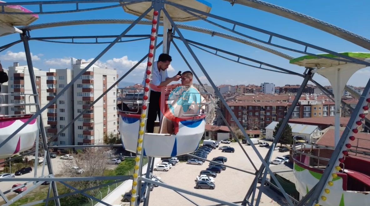 Dönme Dolabın Zirvesinde Unutulmaz Saç Kesimi Deneyimi