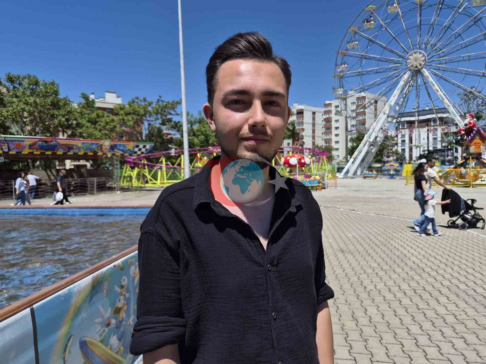 Dönme dolabın zirvesinde macera dolu saç kesimi