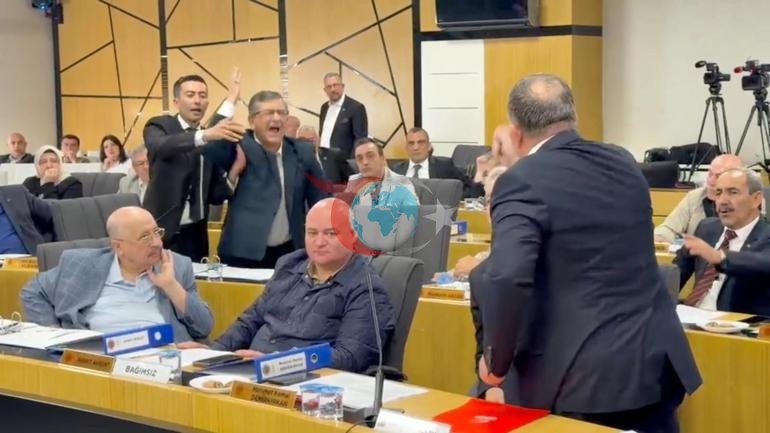 Afýonkarahisar şäher häkimliginiň dartgynly geňeşi; agzalaryň arasynda çekişme