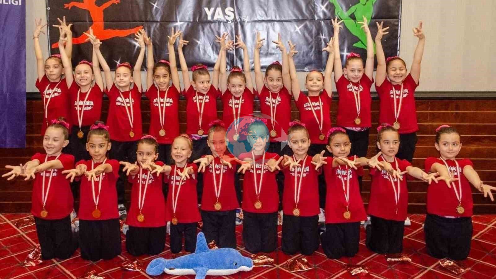 Egeli minik cimnastikçiler turnuvalara damga vurdu
