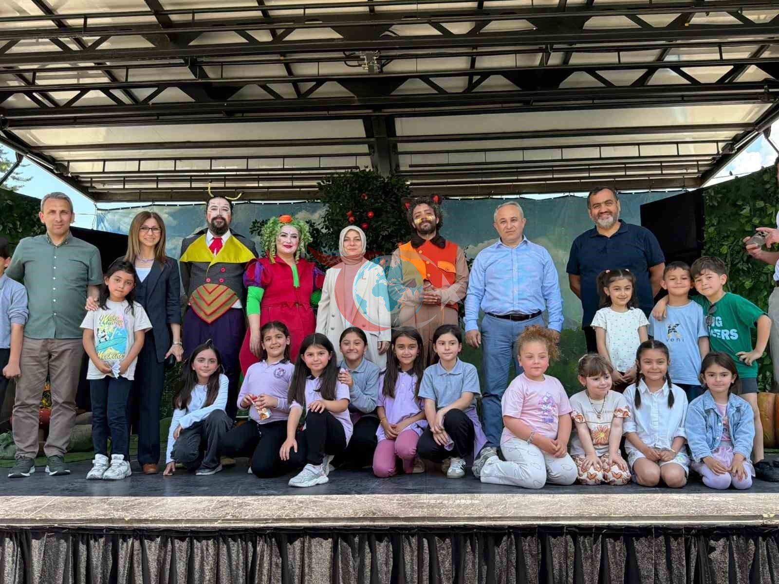 Kamyon Tiyatrosu, Gümüşova ve Gölyaka'da Çocuklarla Buluştu