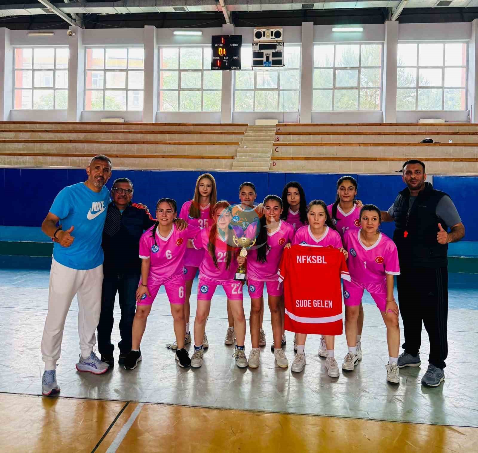 Salihli Sosyal Bilimler Lisesi Futsal Turnuvasında Çifte Zafer