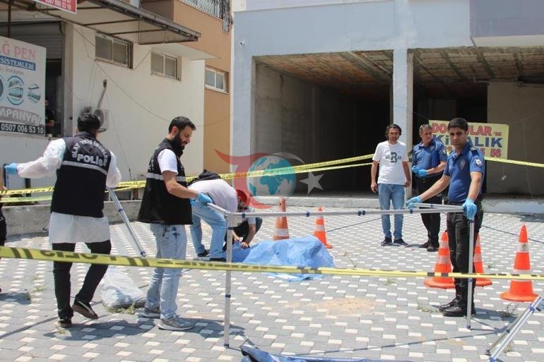 Adanada dəhşətli anlar Təqaüdçü polis özünə bıçaqla hücum edən oğlunu öldürdü