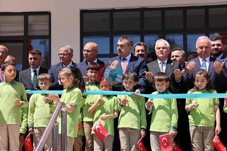 Bakan Tekin: Türkiyede eğitim öğretime yaptıklarımız devrim kabul ediliyor