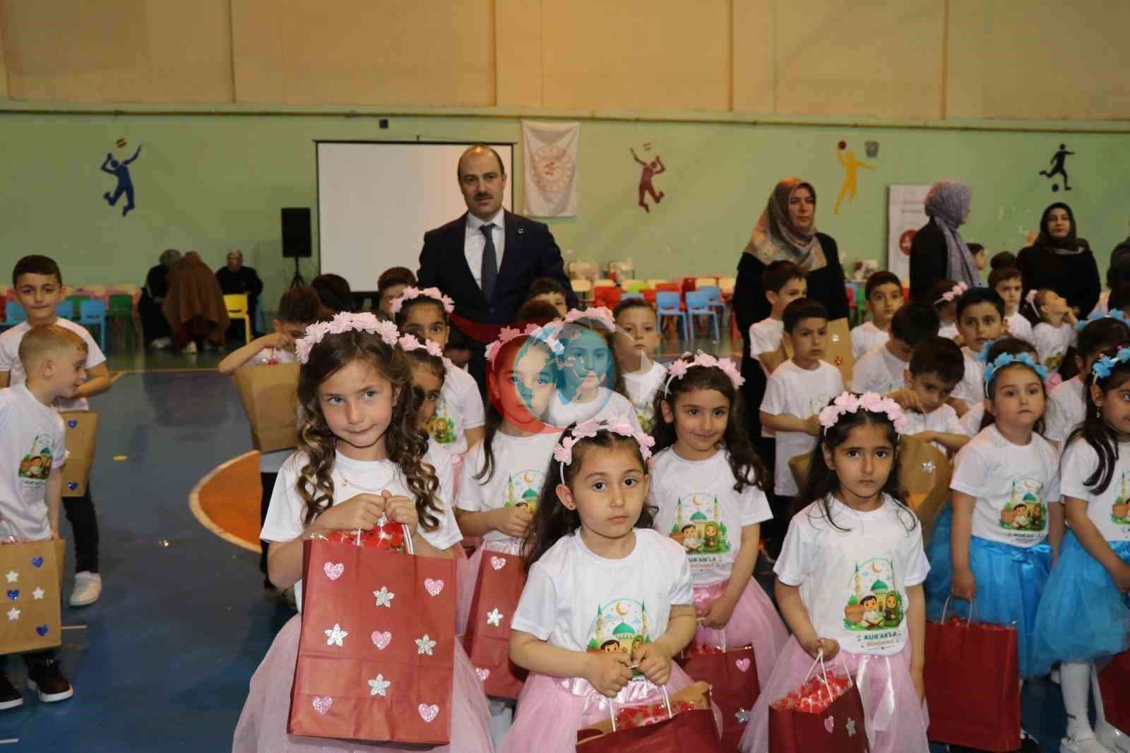 Oltu’da 4-6 yaş Kur’an kursu öğrencilerinden yılsonu programı coşkusu