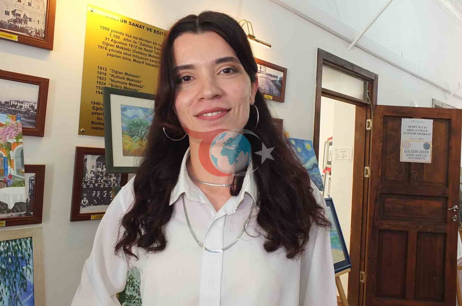 Burhaniye'de Kadın Ressamların Eserleri Sergilendi