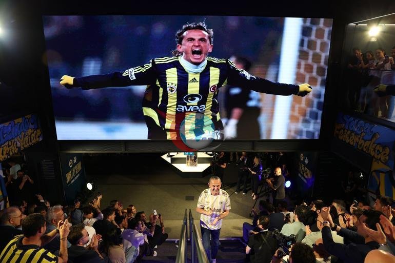 Fənərbaxça 120 illik yubileyi üçün yeni mövsüm formalarını təqdim etdi