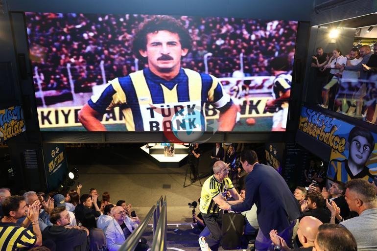 Fənərbaxça 120 illik yubileyi üçün yeni mövsüm formalarını təqdim etdi