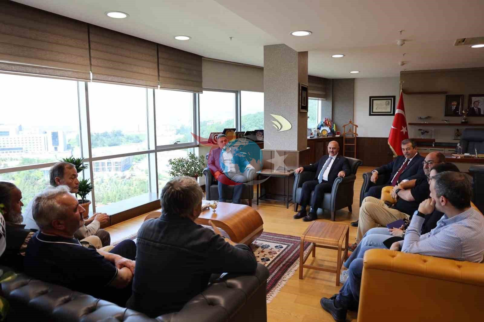 Gazeteciler ve Rektör Sözbir Basın-Üniversite İşbirliğini Ele Aldı