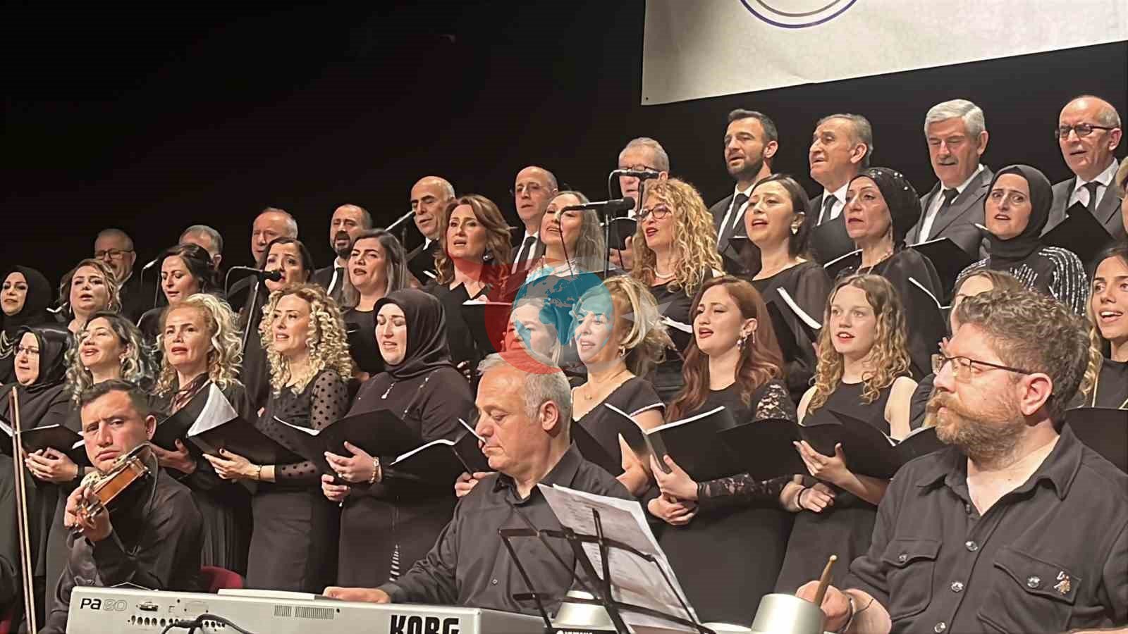 Çorum’da Türk sanat müziği ve Türk halk müziği konseri sanatseverleri mest etti