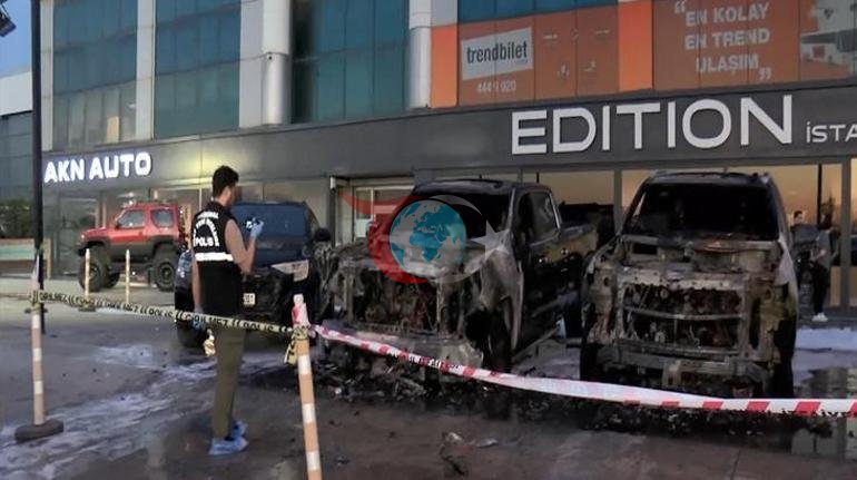Bakırköyde park halindeki 50 milyon TL değerinde 4 otomobil yandı
