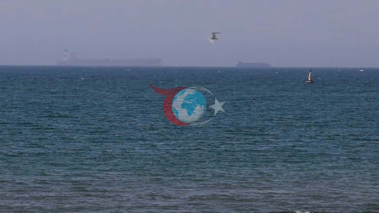 Hörmüz boğazında 300-dən çox gəmi keçid üçün icazə gözləyir