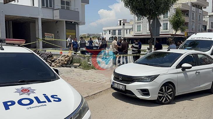 Adana'da Emekli Polis Babasının Kurşunlarıyla Hayatını Kaybeden Genç Toprağa Verildi